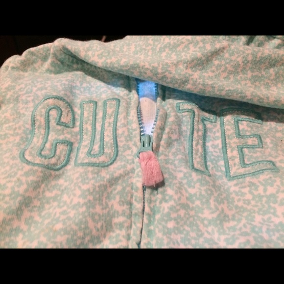 Carters lot, 3pants, 3hooded tops, 12months. - Picture 4 of 6